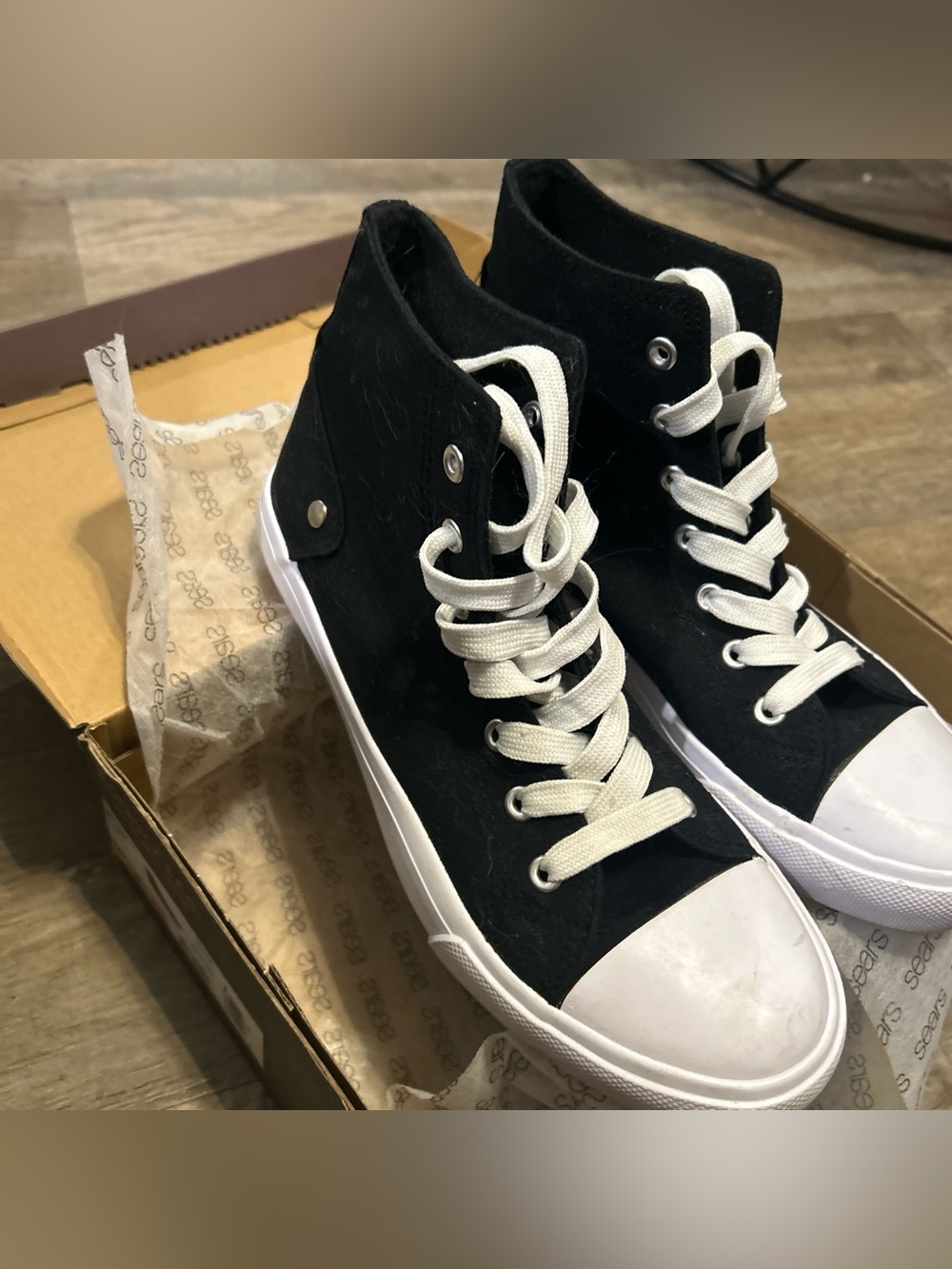 Source Unknown Black High-Top Sneakers with White Laces